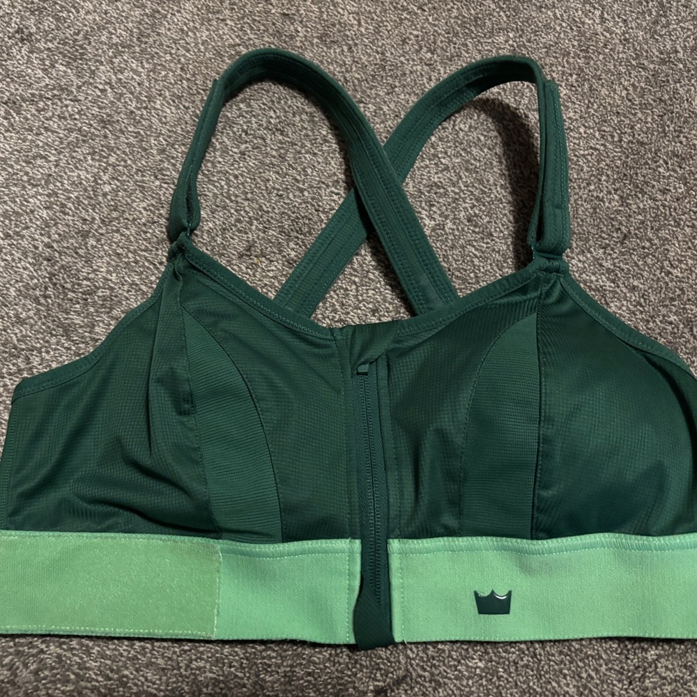 She fit Green Sports Bra Size: Luxe